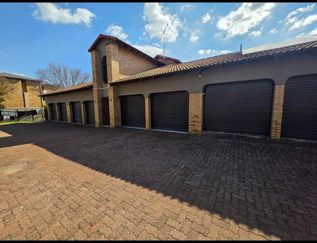3 BEDROOM TOWNHOUSE FOR SALE IN NEW REDRUTH